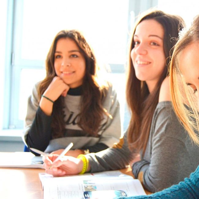 Perfeccionamiento del habla y lenguaje en extranjeros